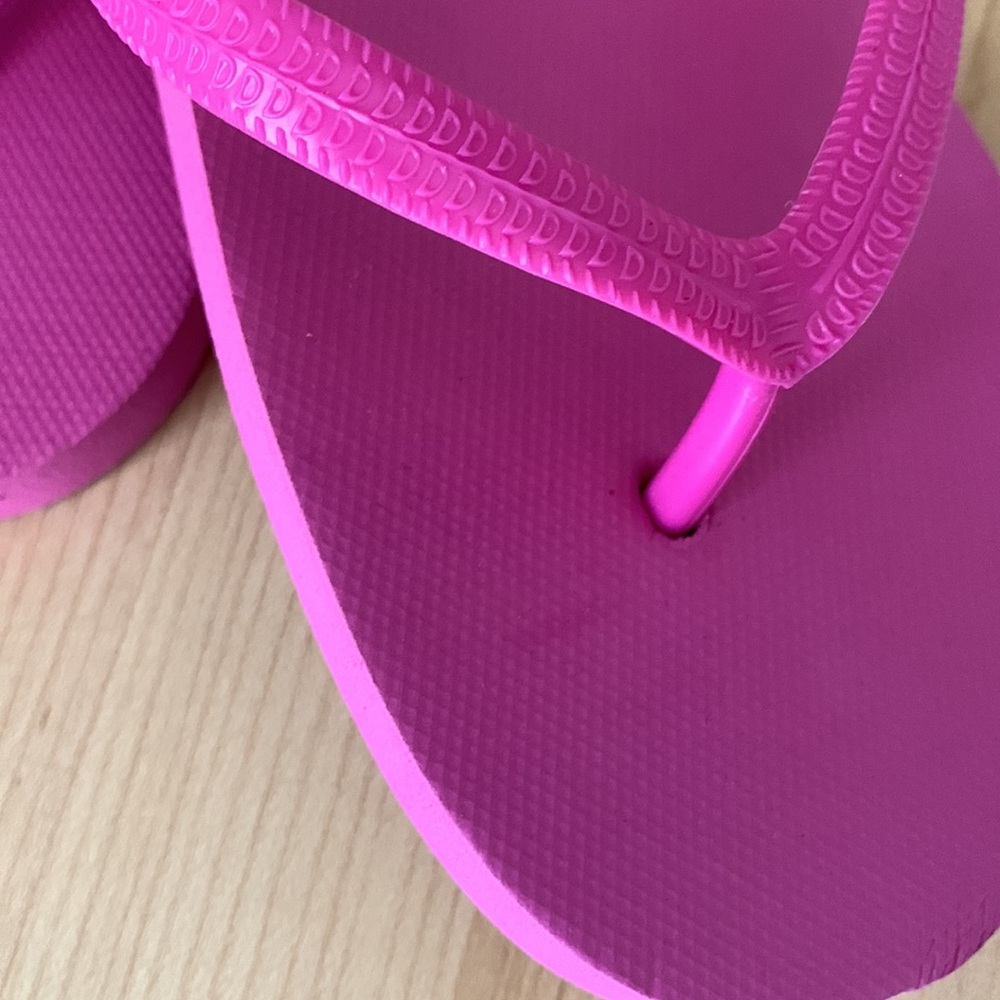 Fuchsia (Soft) Flip-flops 🩴 - Picture 6 of 7